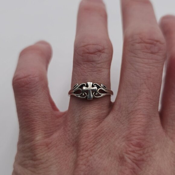 Size 7 Sterling Silver Fancy Design Cross Ring A2471 - Picture 2 of 7